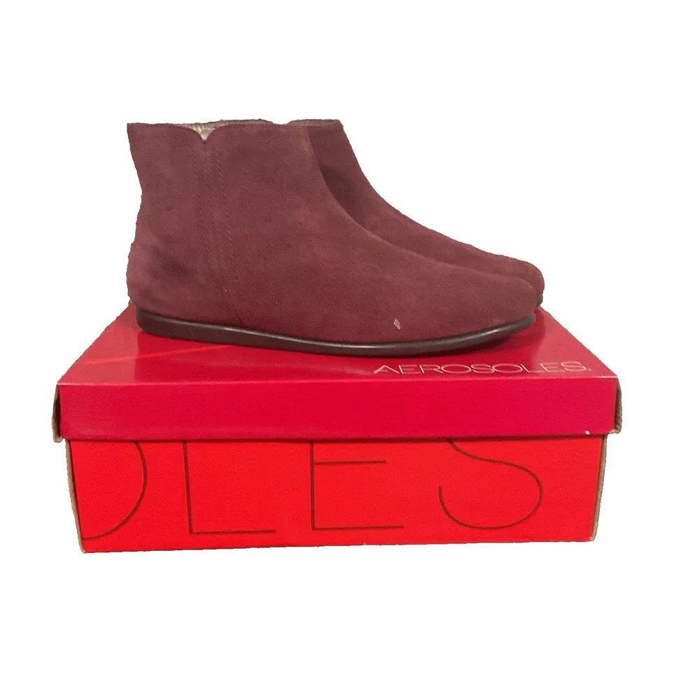 NIB Aerosoles Willingly Ankle Wine Pull On Flat Boots Booties Sz 9